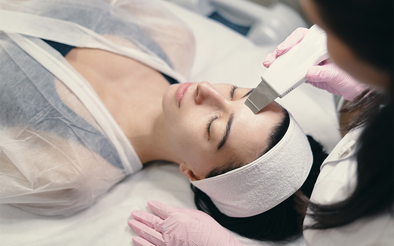 Facial skin scrubber treatment to brighten dull and uneven skin